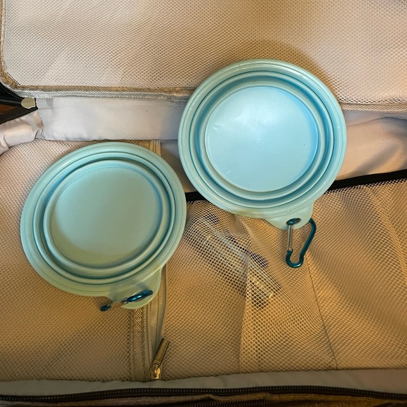 Beka DOG Travel Bag comes with foldable water/food containers! Brand new! - Picture 4 of 8